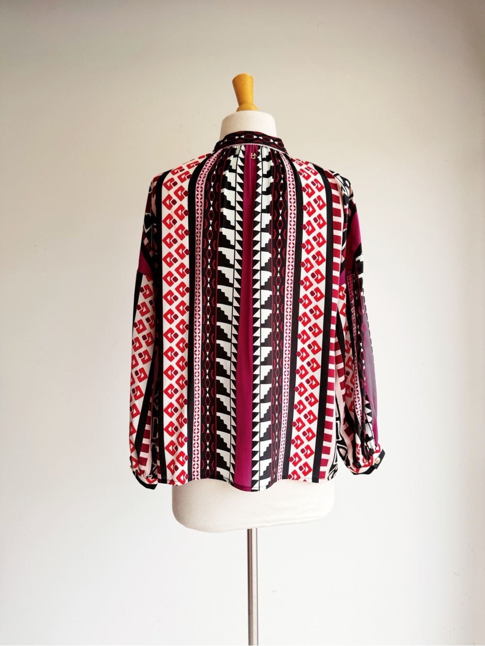 Marie Oliver 100% Silk Oversized Boho Blouse XS Geometric Print Lightweight - Picture 4 of 5